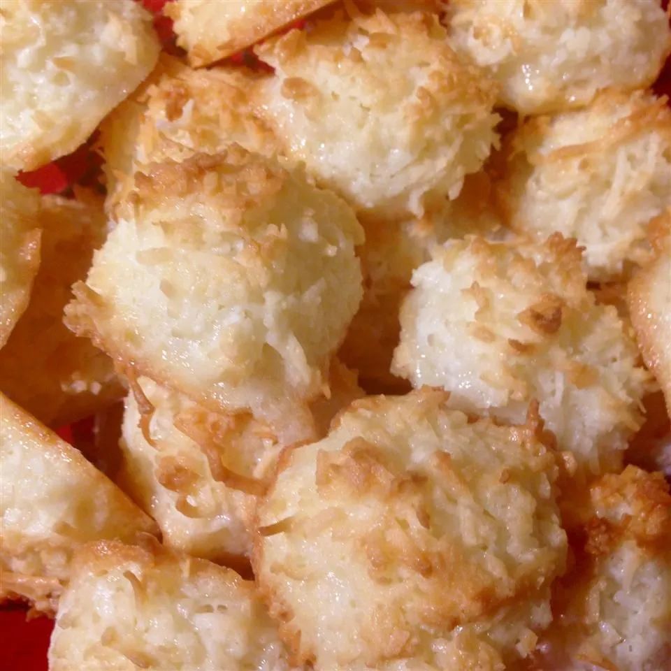 Light and Fluffy Coconut Macaroons