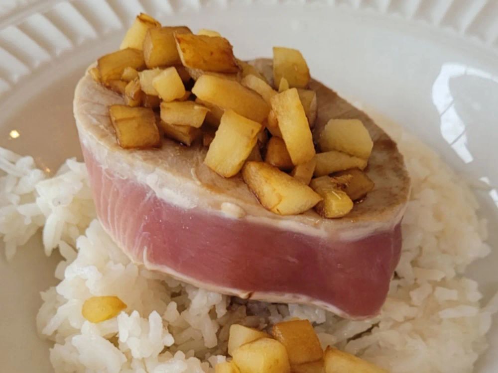 Seared Ahi Tuna with Apple-Ginger Soy Sauce