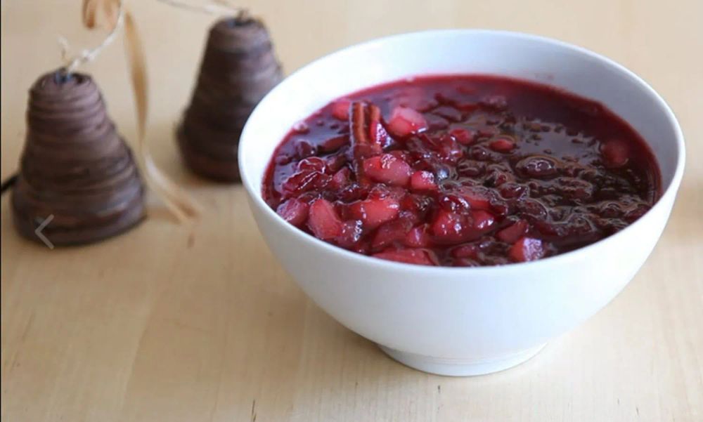 Cranberry Sauce with Orange Juice, Honey, and Pears