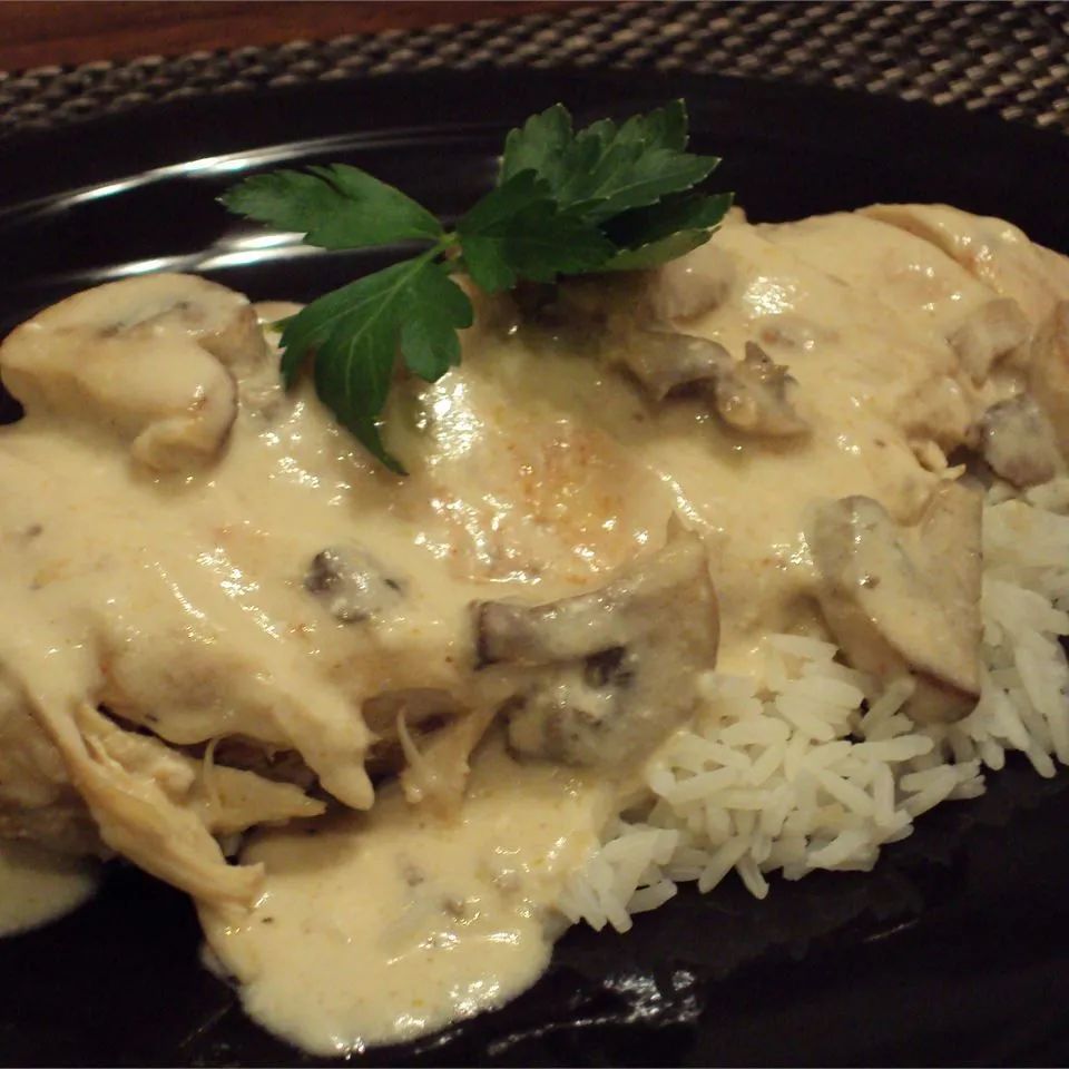 Mushroom Chicken in Sour Cream Sauce