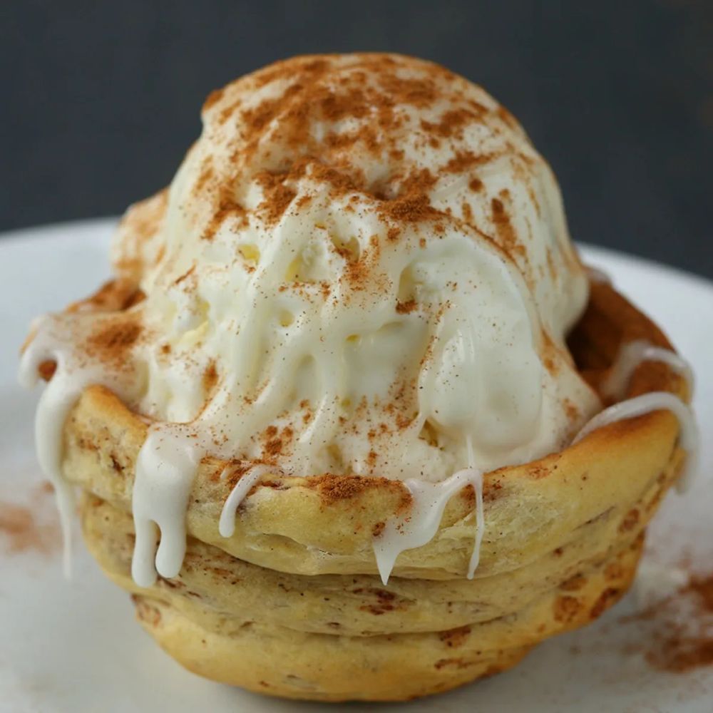 Cinnamon Roll Ice Cream Bowl