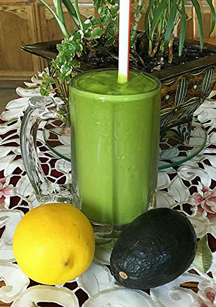 Spinach, Avocado, and Mango Smoothie