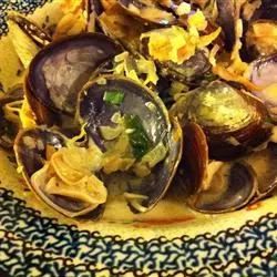 Steamed Clams in White Wine Sauce