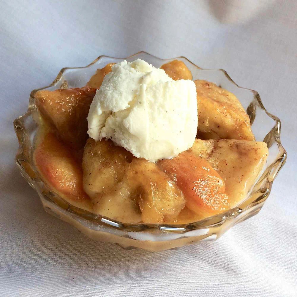 Cinnamon Roll Peach Cobbler