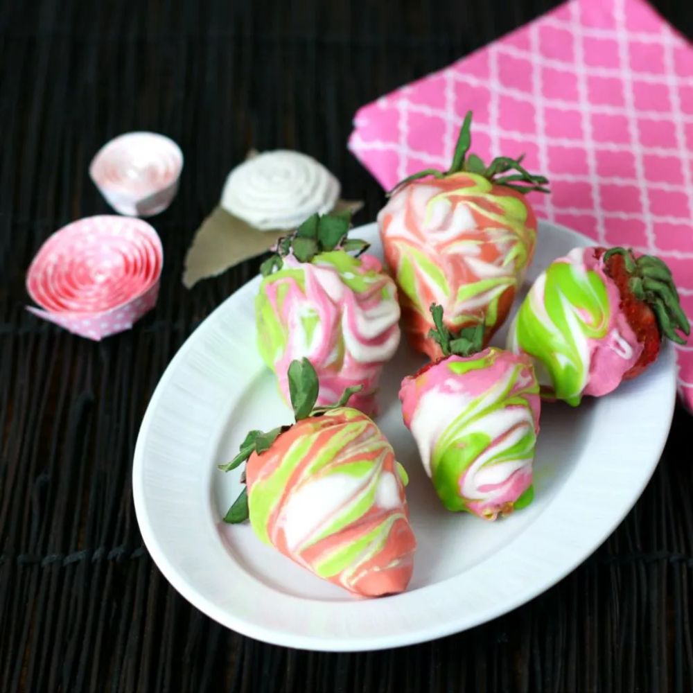 Marbled Chocolate-Covered Strawberries