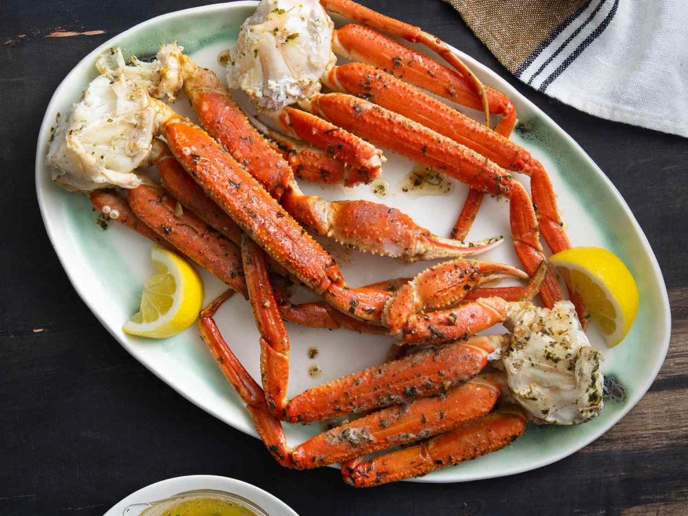 Crab Legs with Garlic Butter Sauce