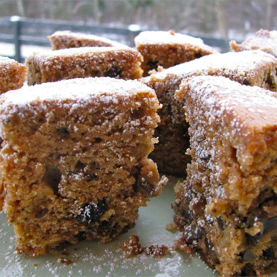 Applesauce Raisin Cake