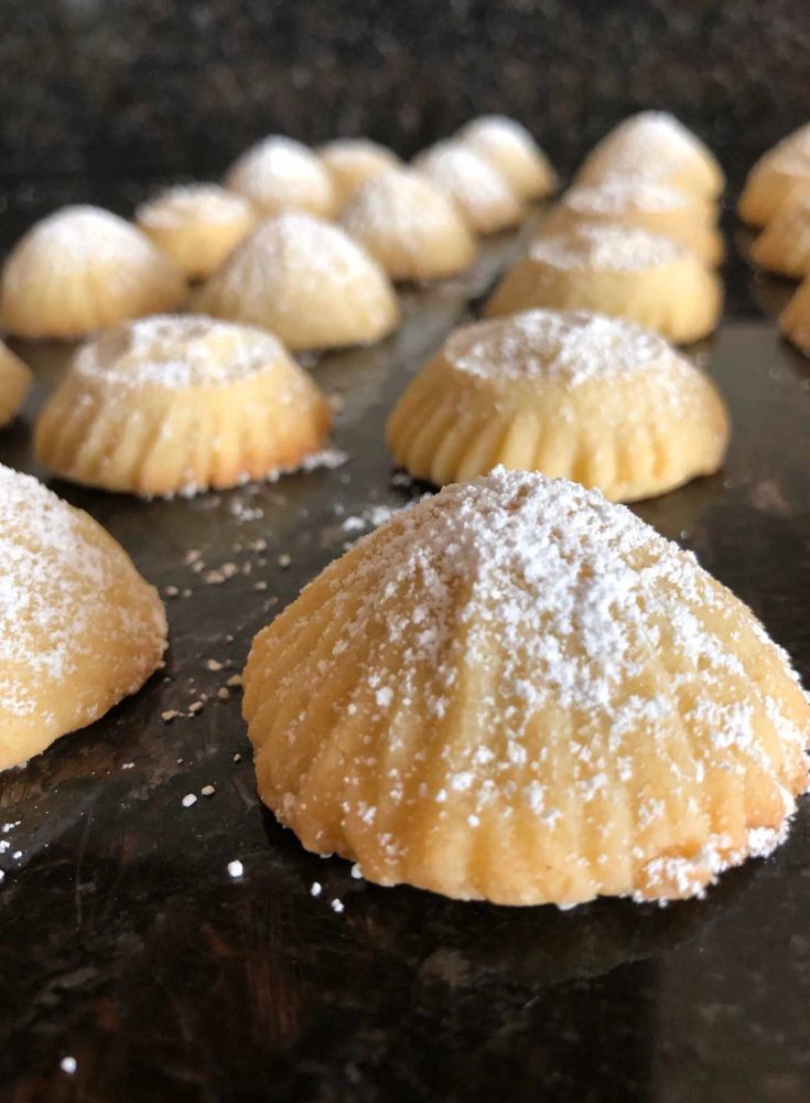 Ma'amoul (Lebanese Date Cookies)