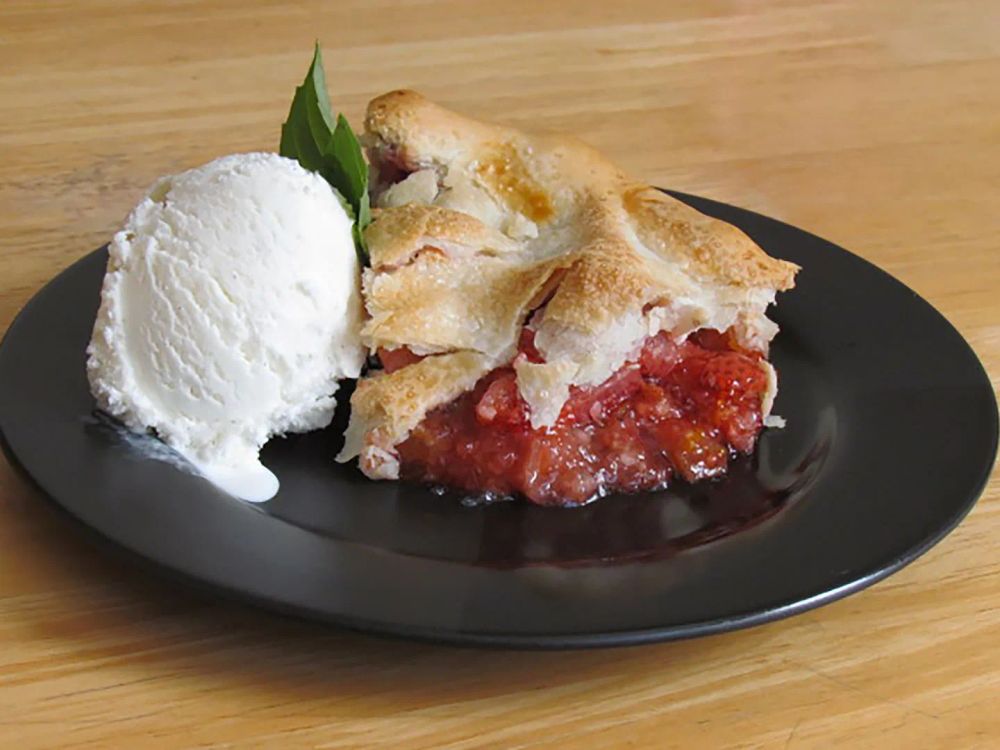 Orange-Kissed Strawberry Rhubarb Pie