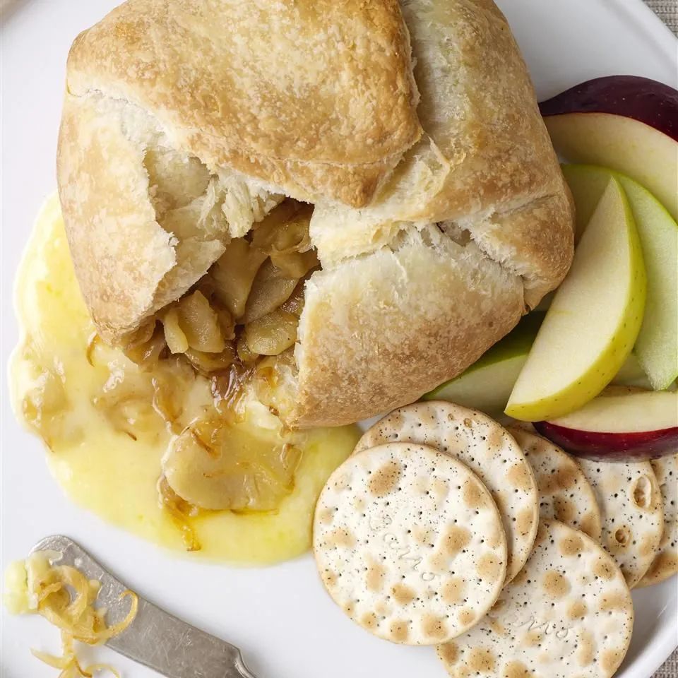 Baked Brie with Caramelized Onions