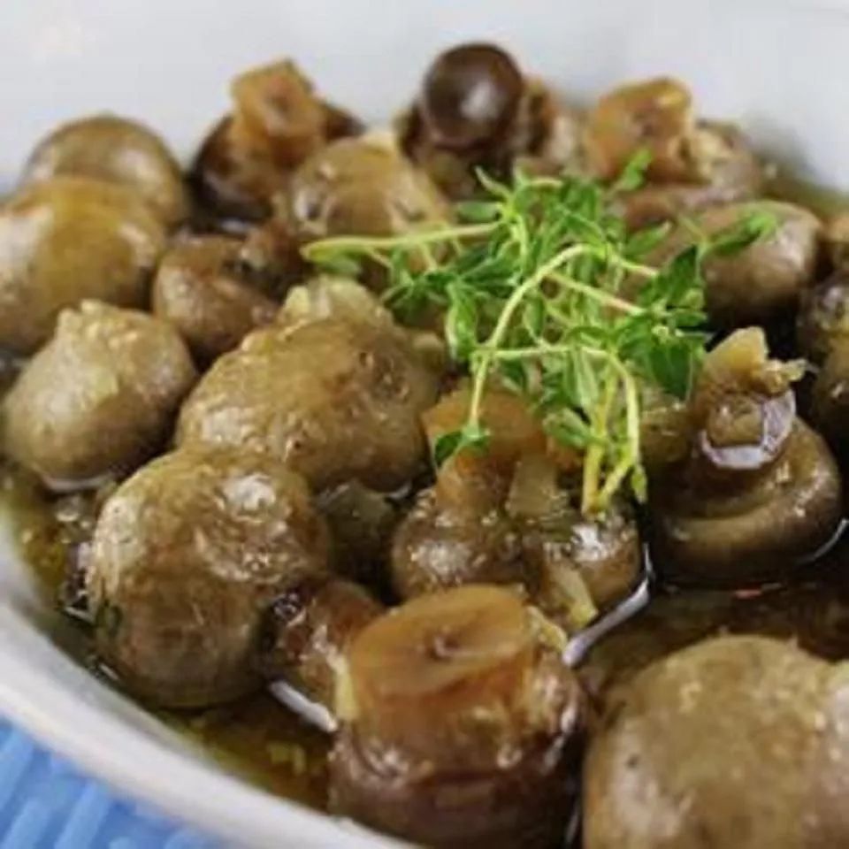 Baked Mushrooms with Thyme and White Wine