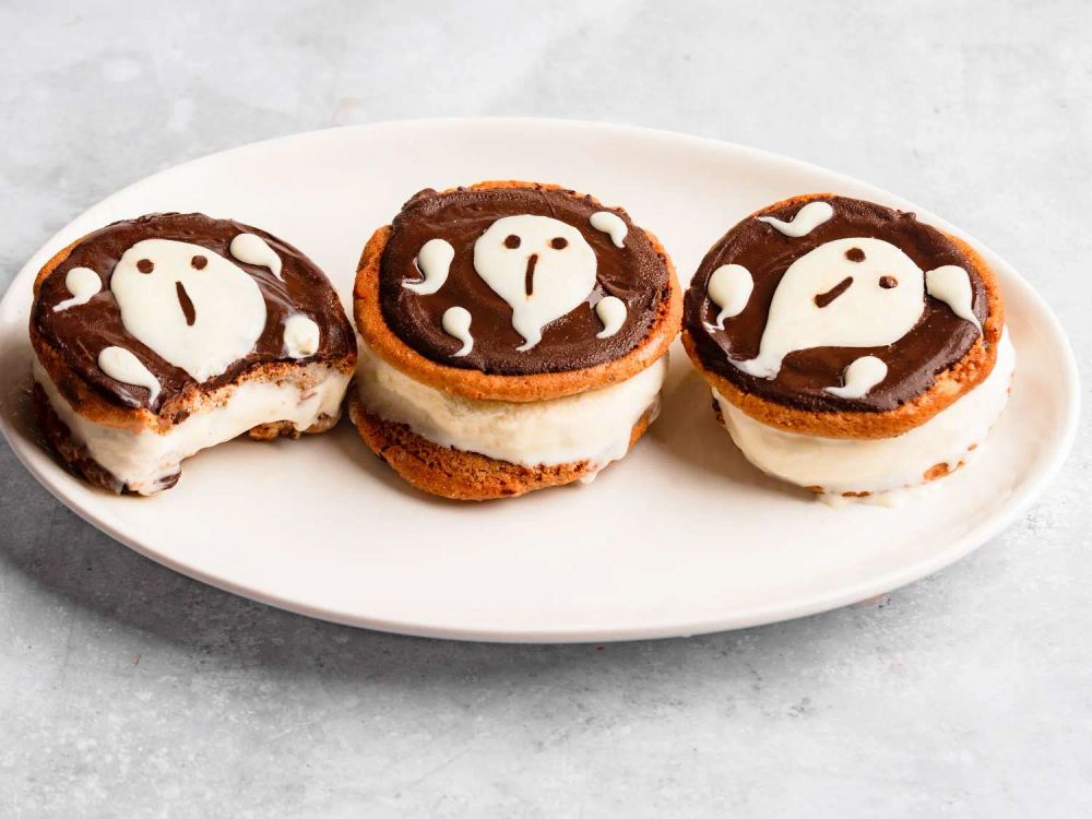 Chocolate "I Scream" Cookie Sandwiches