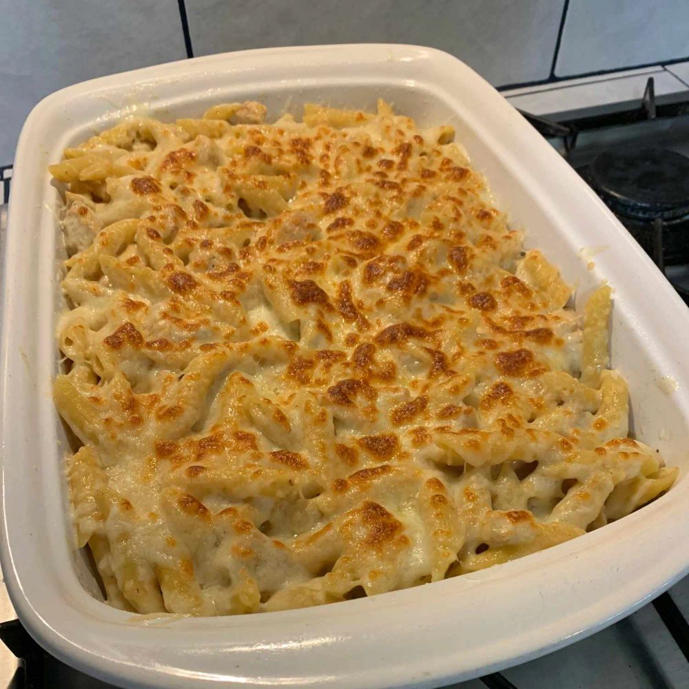 Cheesy Chicken Alfredo Pasta Bake