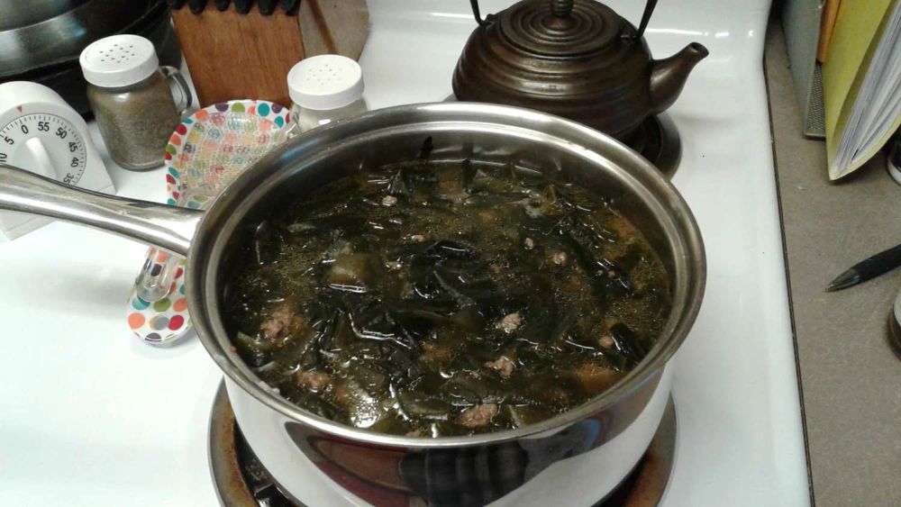 Korean-Style Seaweed Soup