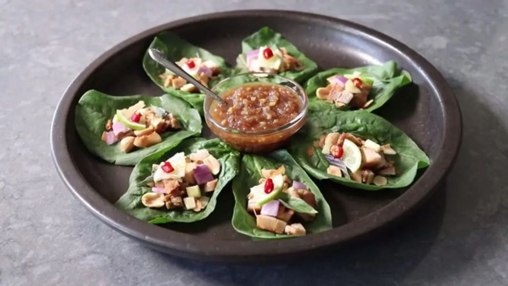 One-Bite Thai "Flavor Bomb" Salad Wraps (Miang Kham)