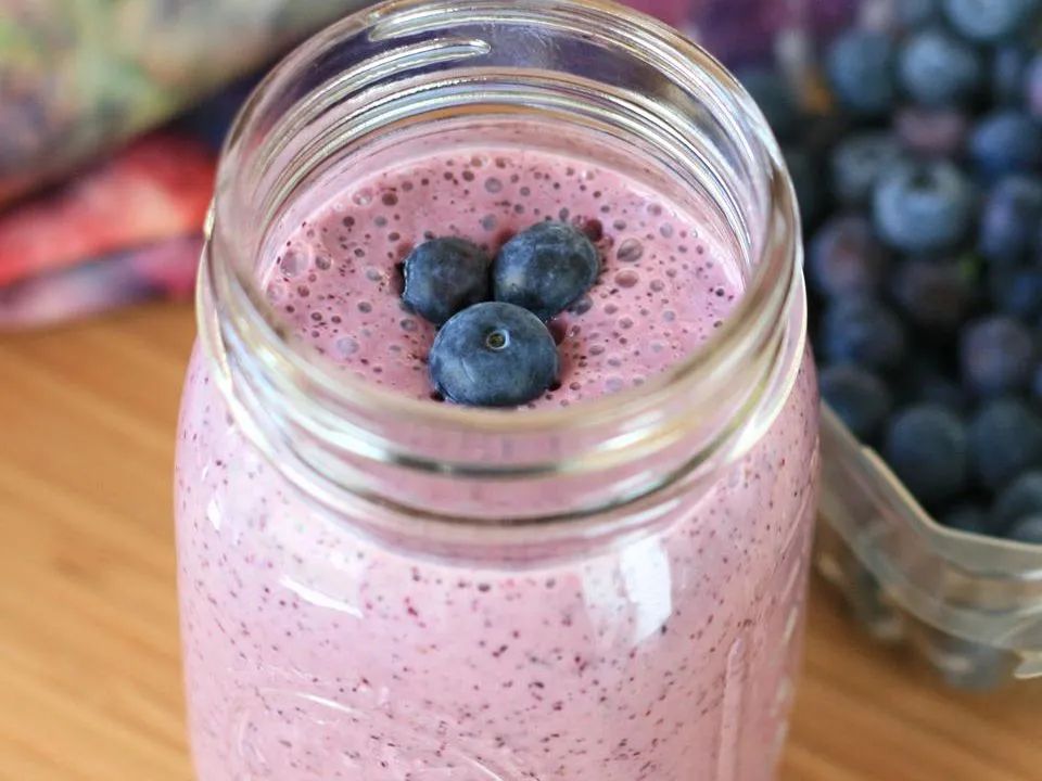 Healthy Blueberry Breakfast Smoothie