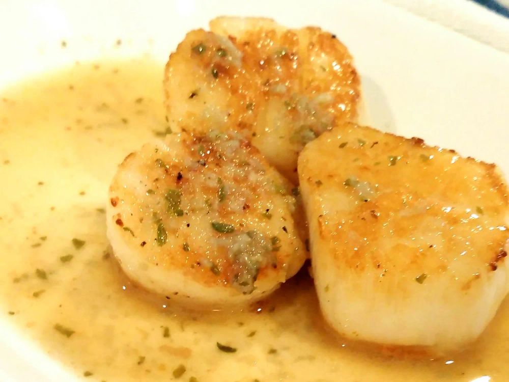 Sous Vide Scallops with Garlic and Lemon Butter