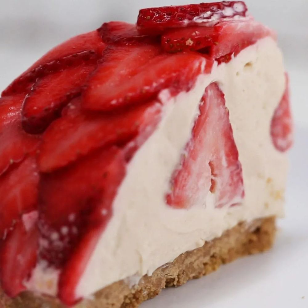 No-Bake Strawberry Cheesecake Dome