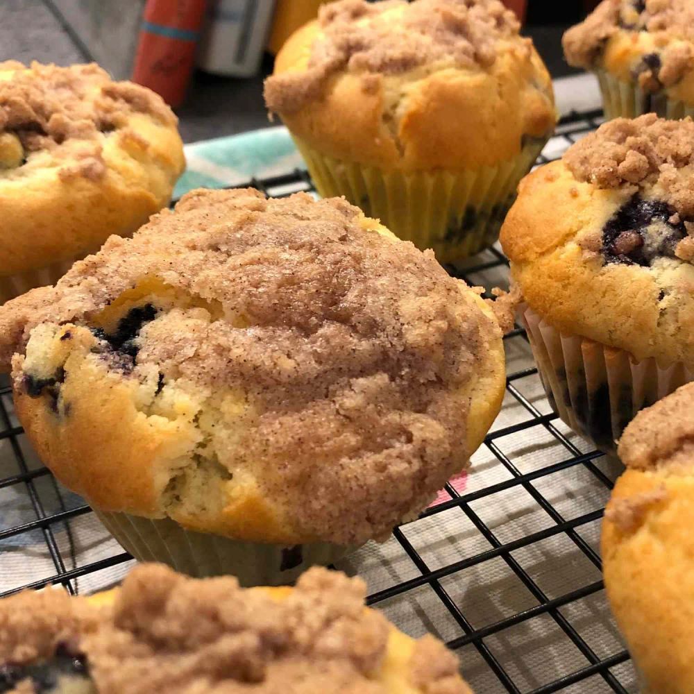 Streusel-Topped Blueberry Muffins