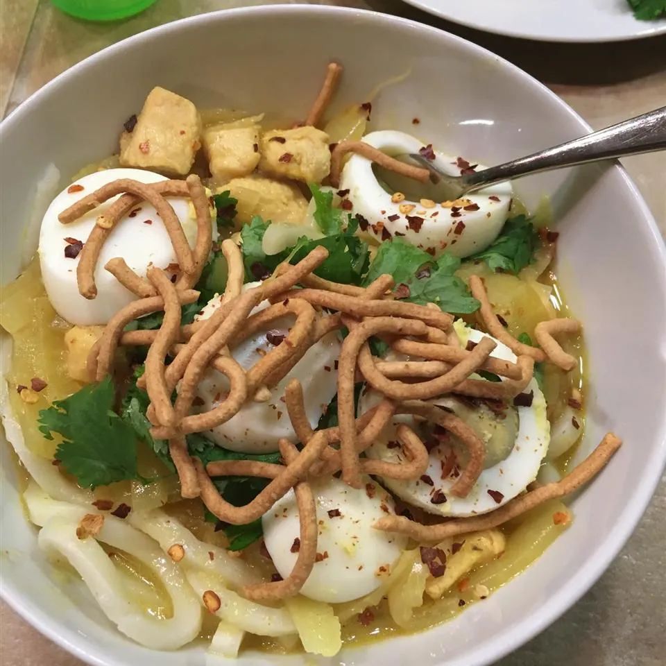 Burmese Chicken-Coconut Soup (Ohn No Kyawswe)