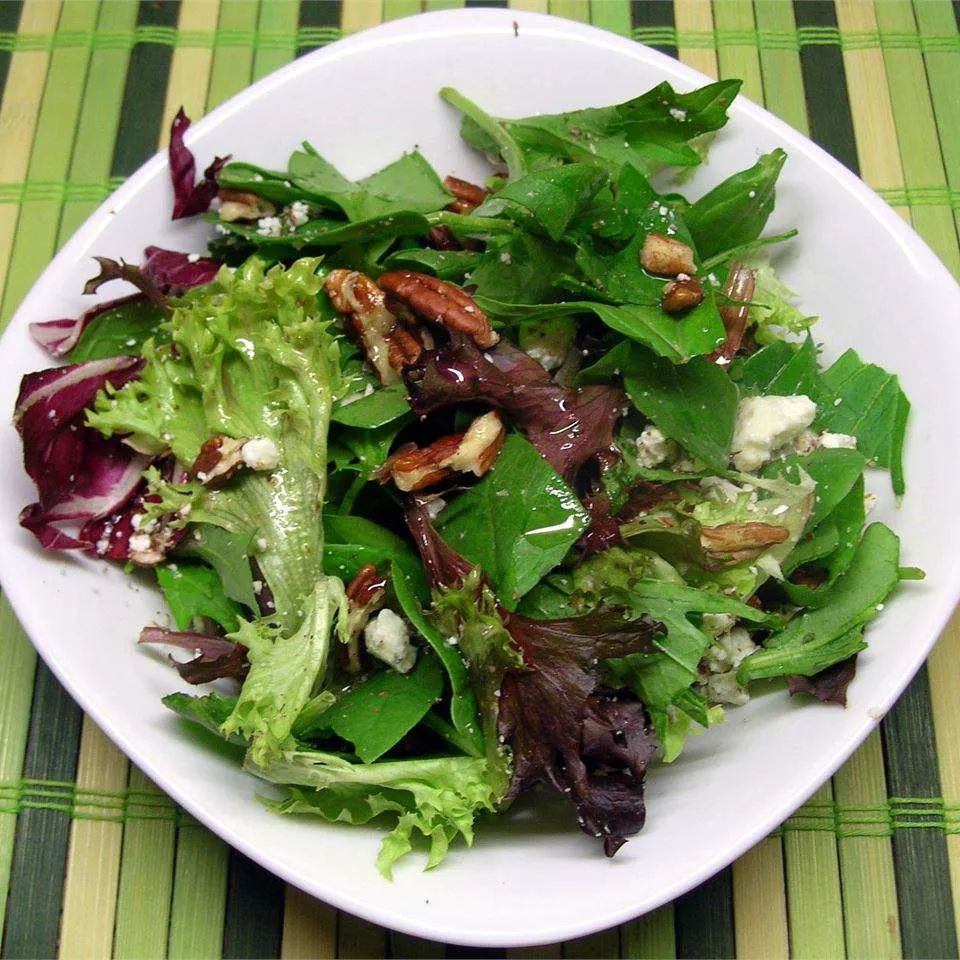 Balsamic Bleu Cheese Salad