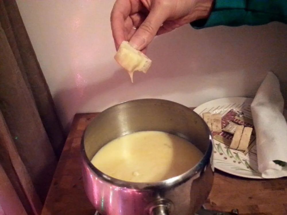 Best Formula Three-Cheese Fondue