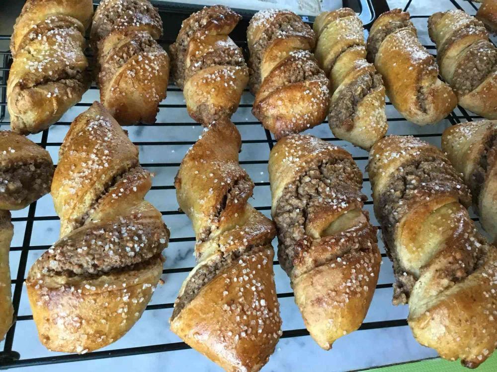 Hazelnut Yeast Twists