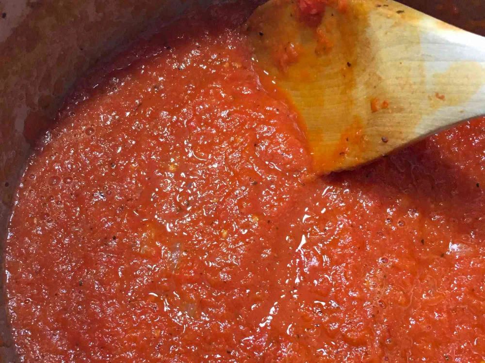 Canning Tomato Sauce from Fresh Tomatoes