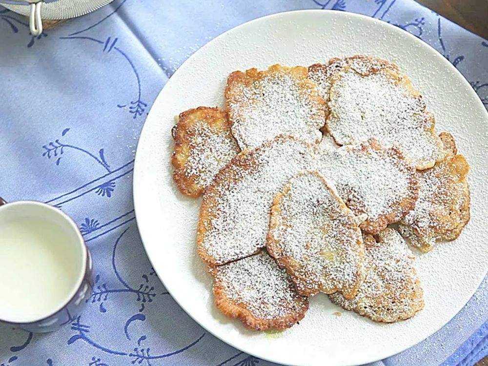 Racuchy z Jablkami (Polish Apple Pancakes)