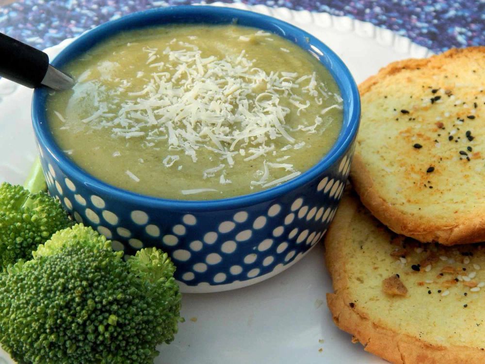 Dairy-Free Creamy Broccoli Soup