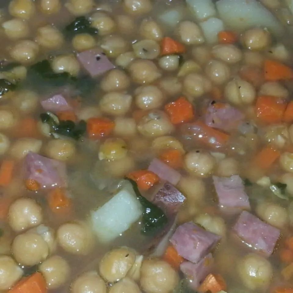 Ham and Chickpea Slow Cooker Soup