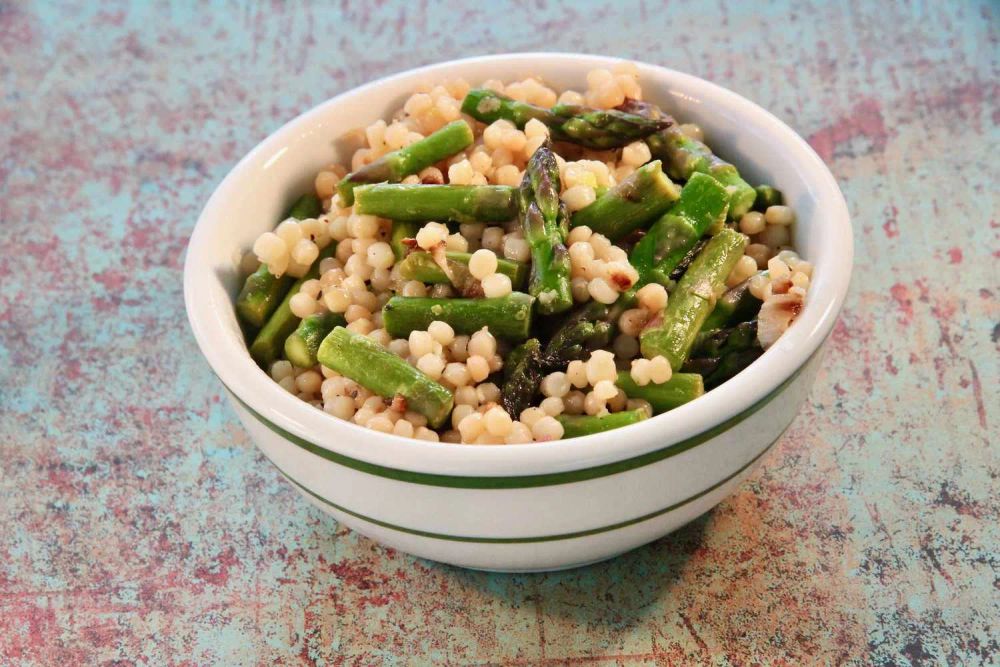 Lemony Israeli Couscous with Asparagus