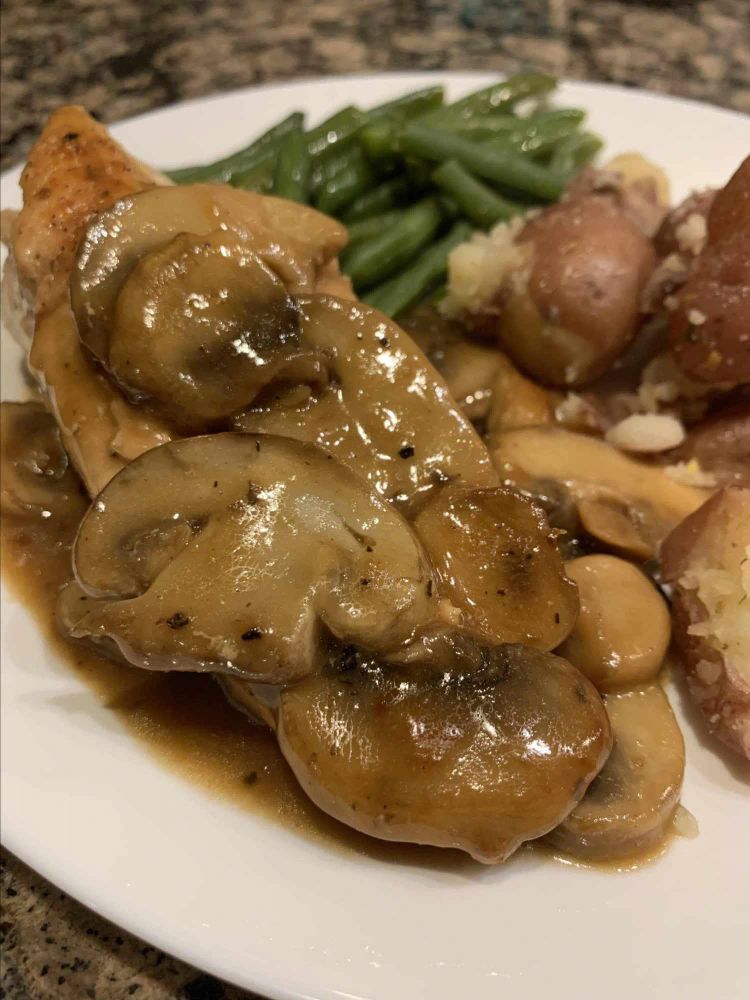 Pan-Fried Chicken Breast with Mushroom Gravy