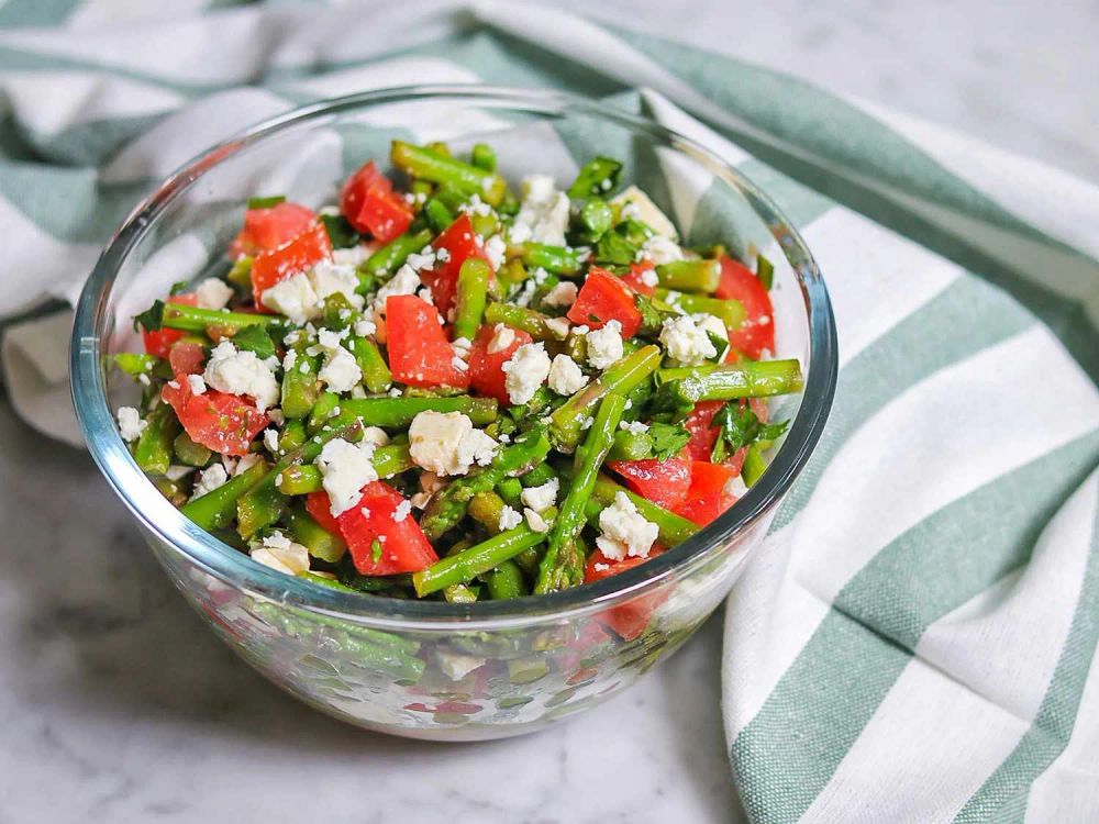 Fresh Asparagus, Tomato, and Feta Salad