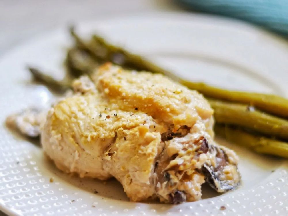 Keto Mushroom-Stuffed Chicken Breasts