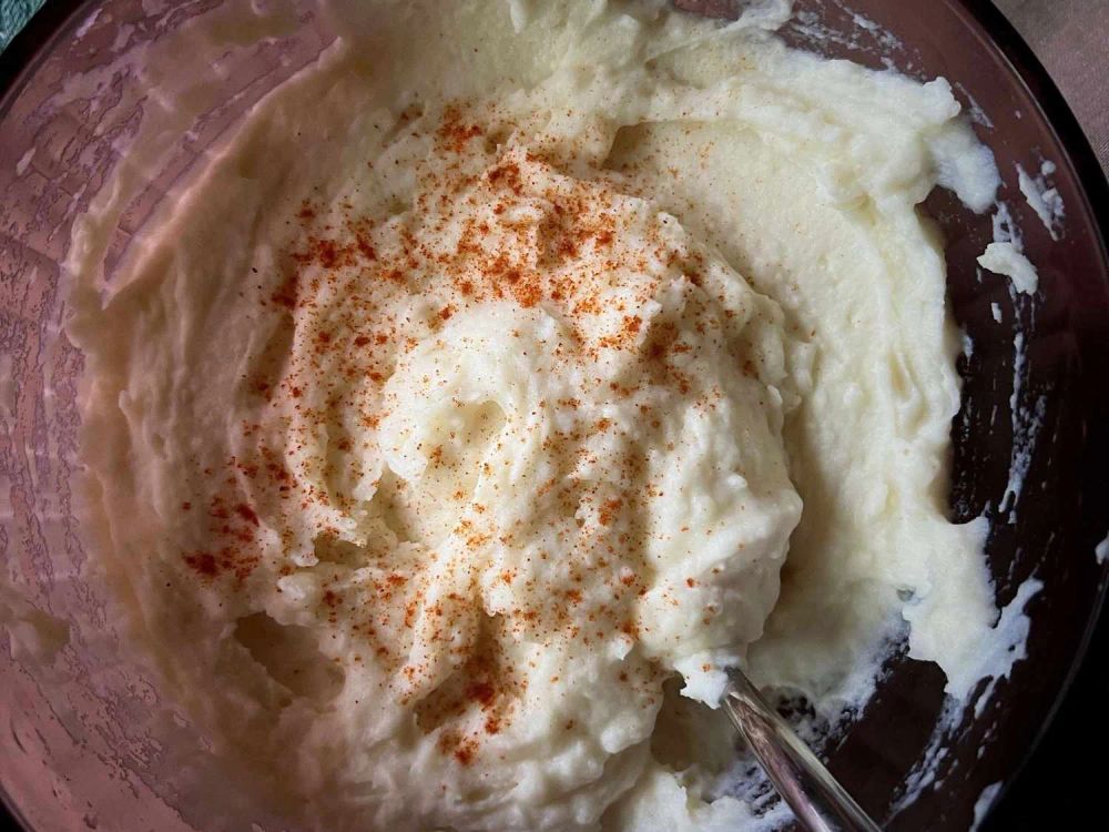 Cheesy Garlic Vegan Mashed Potatoes