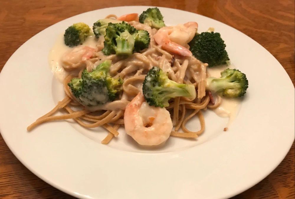 Healthier Alfredo Sauce with Shrimp and Broccoli