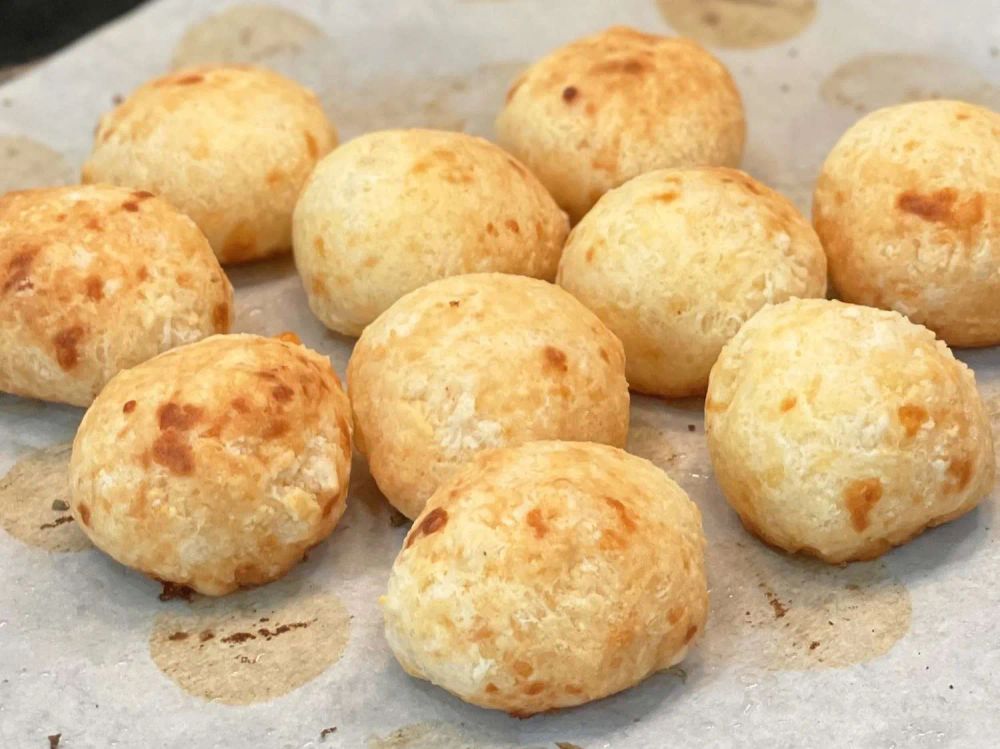 Brazilian Cheese Bread (Pao de Queijo)