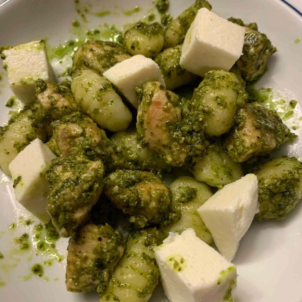 Gnocchi with Chicken, Pesto and Fresh Mozzarella