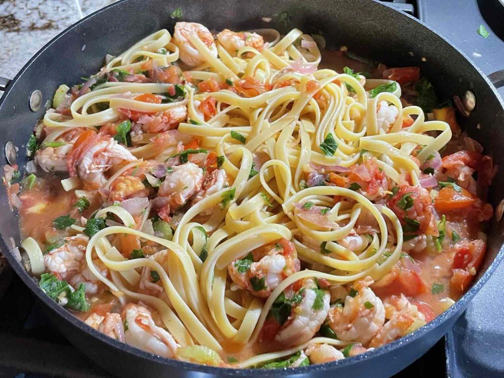 Spicy Shrimp Fettuccine with Garlic and Tomatoes