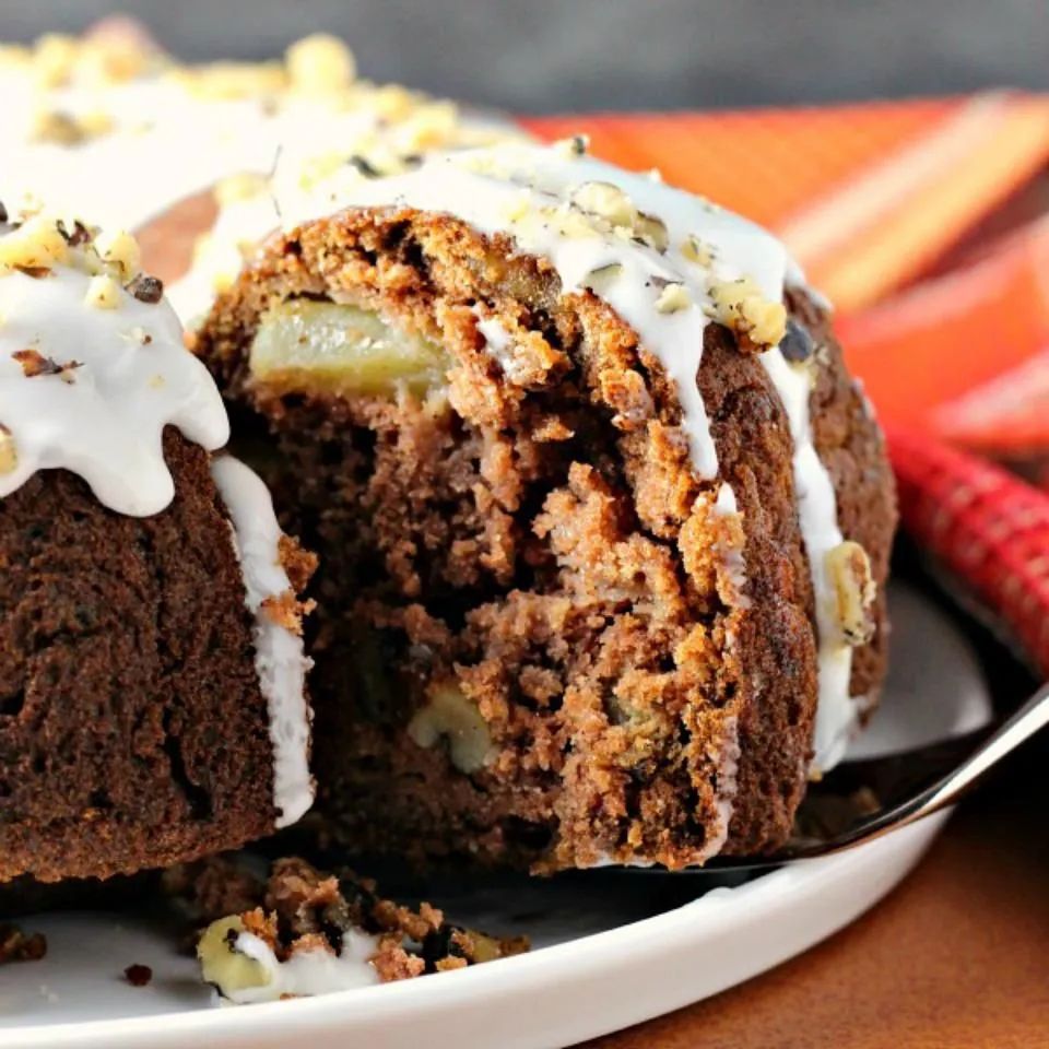 Applesauce Rum-Raisin Cake