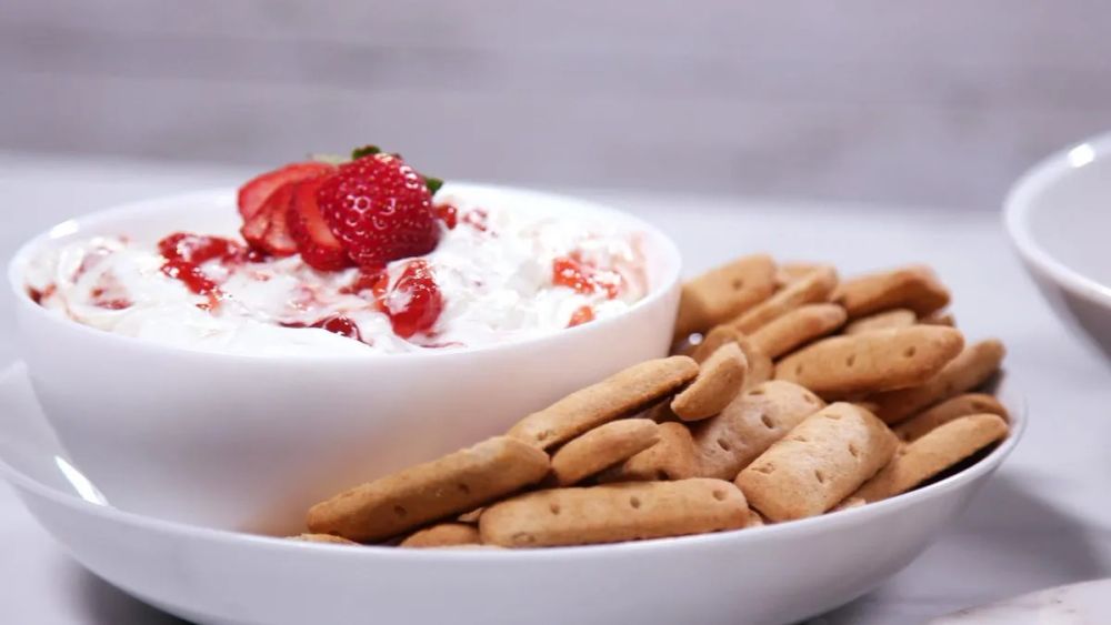 Strawberry Cheesecake Dip