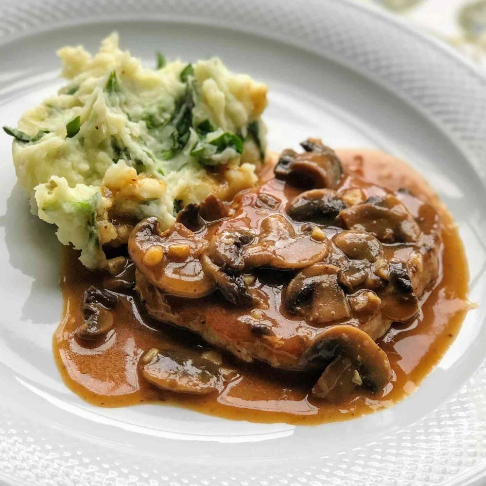 Pork Chops in Garlic Mushroom Sauce