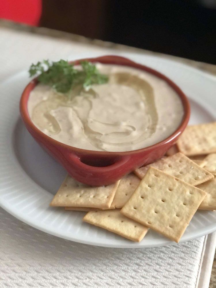 Garlicky Lemony Hummus