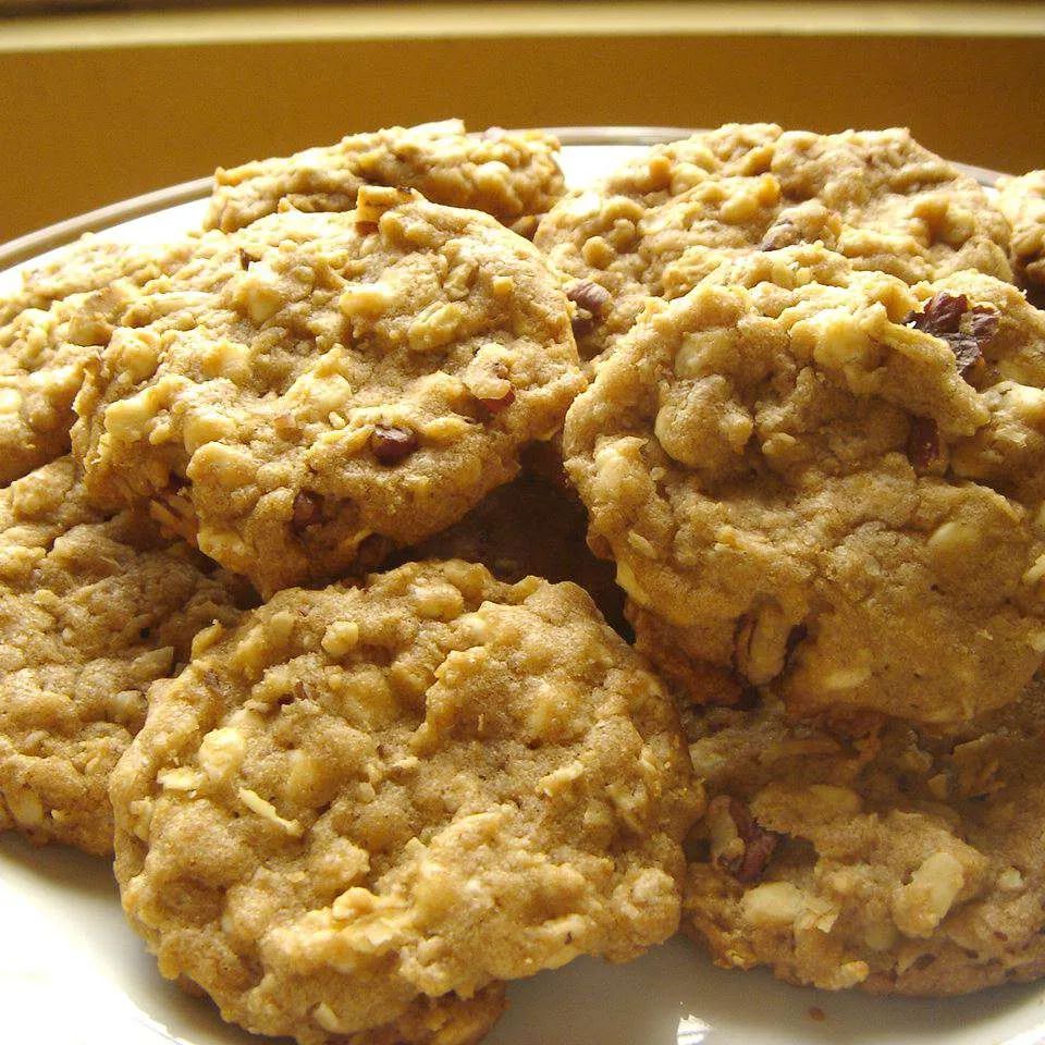 White Chocolate Chip Oatmeal Cookies