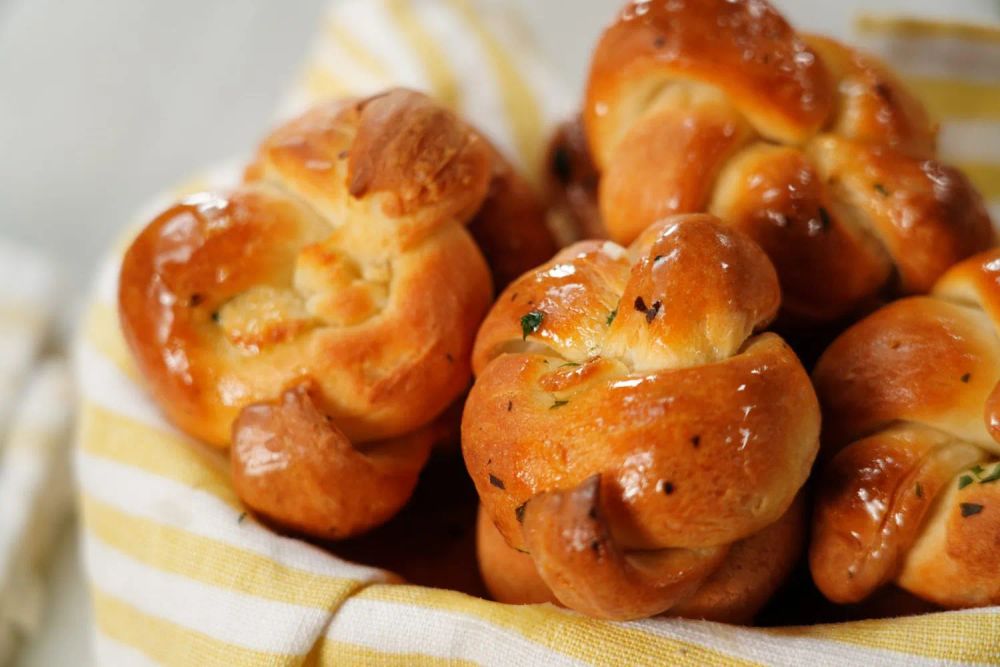 2-Ingredient Dough Garlic Knots