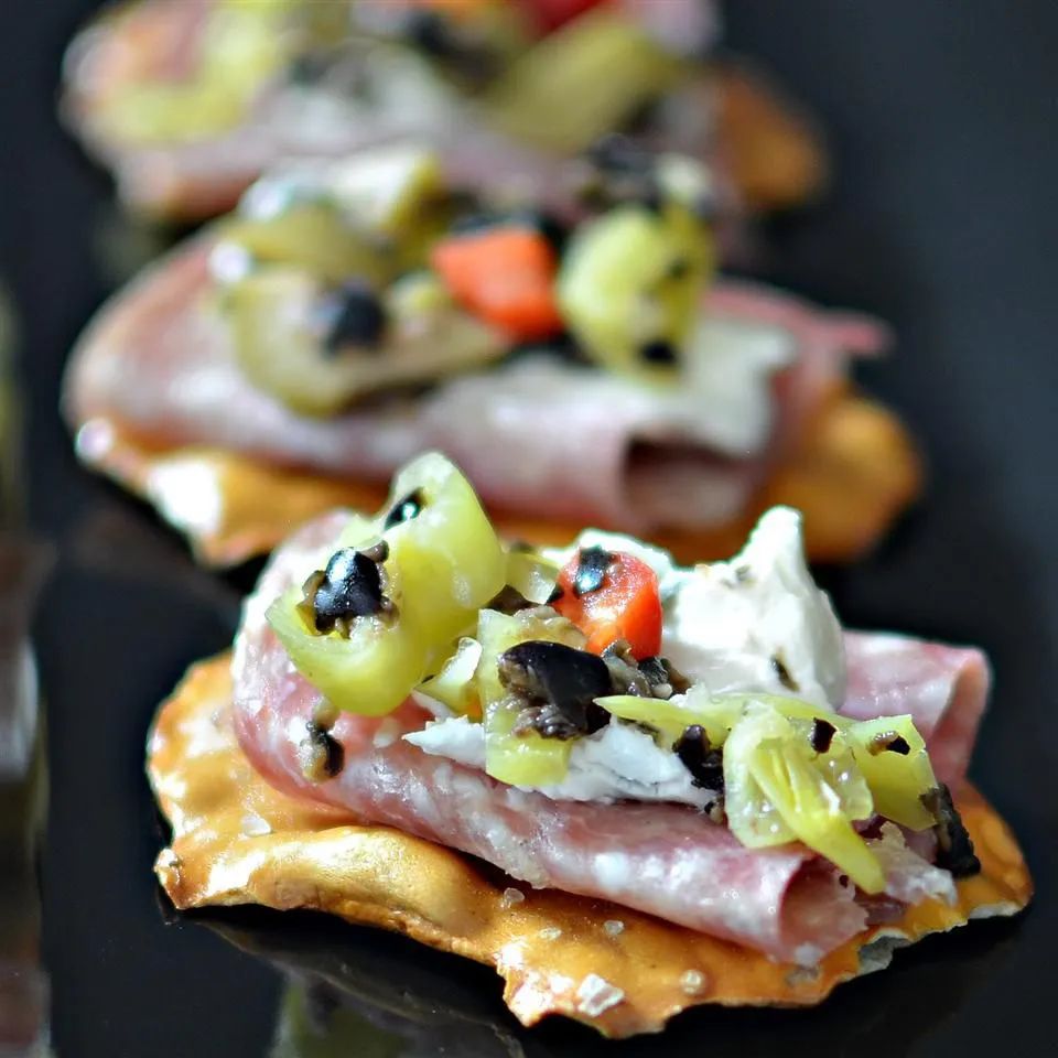 Muffaletta Pretzel Crisps®