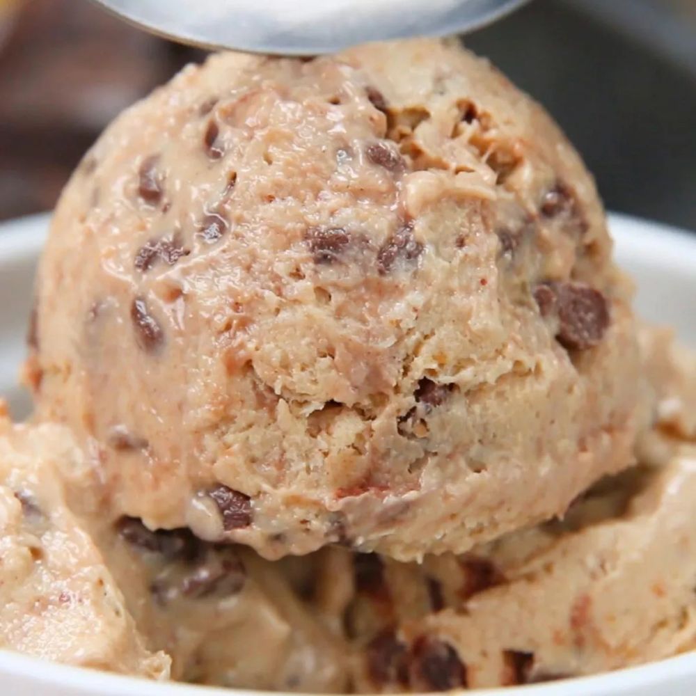 Healthy Chocolate Chip Peanut Butter Frozen Yogurt