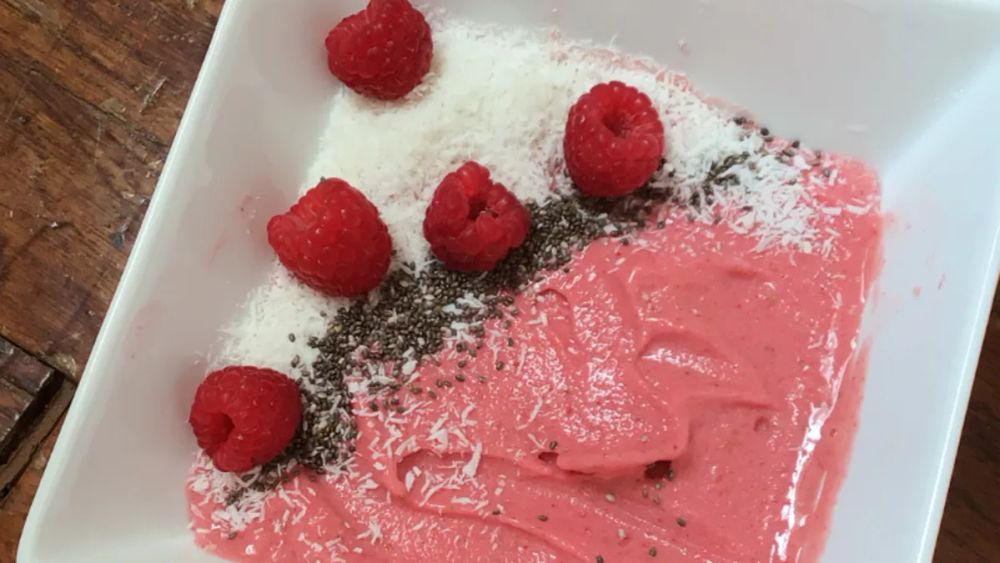 Banana Raspberry Smoothie Bowl