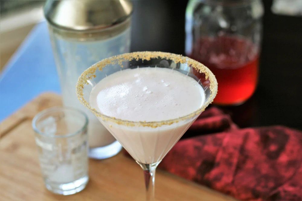 Rhubarb Cream Pie Martini